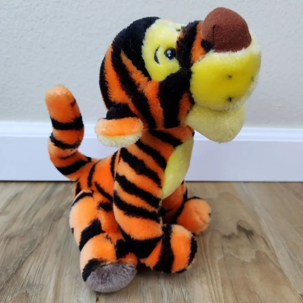 🎵Vintage Disney Winnie The Pooh Tigger 10" Plush